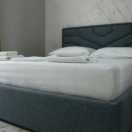 Apartment Day Lux