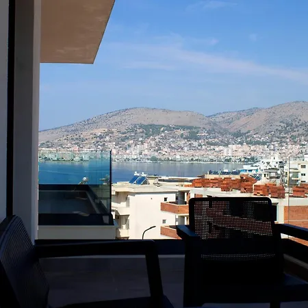 Apartment Day Lux