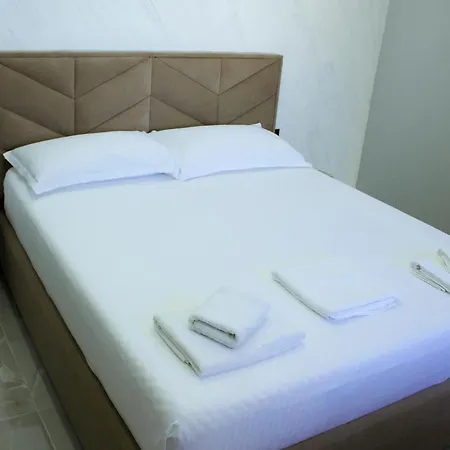 Apartment Day Lux