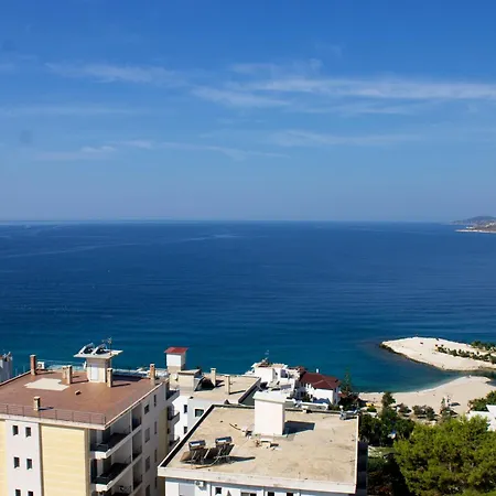 Day Lux Apartment Sarandë